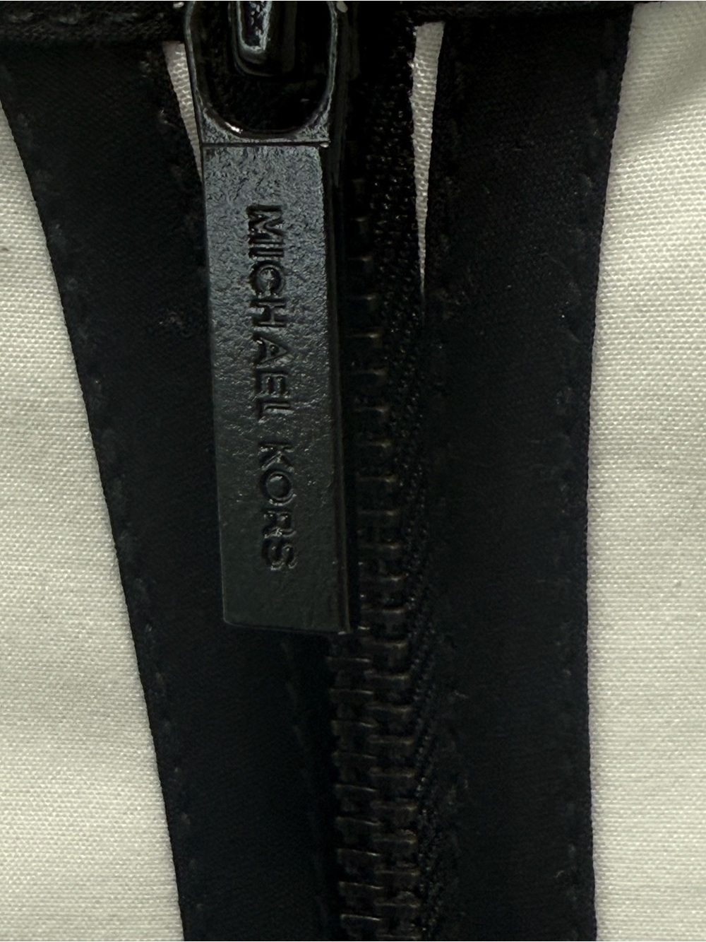 Michael Kors white jacket features prominent black piping trim and a full Sz(M) - Picture 5 of 8